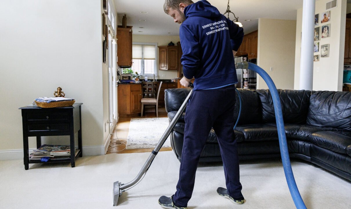Carpet Cleaning in Orland Park done by Ernest team