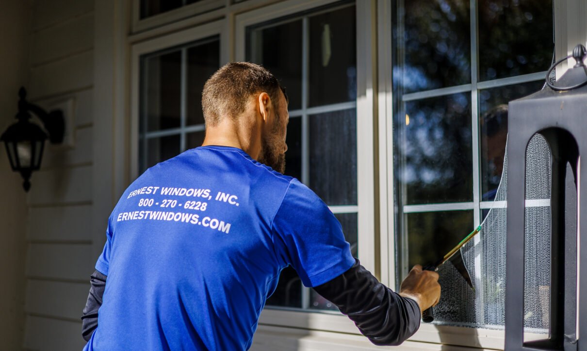 Window cleaning done in Vernon Hills by Ernest team