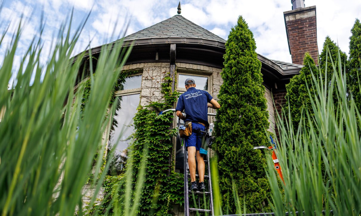 The best rated window cleaning team in Plainfield and surounding suburbs