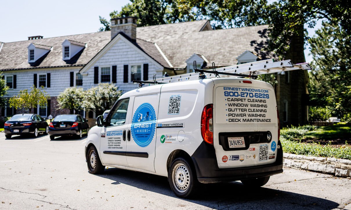 Gutter cleaning St.Charles IL done by Ernest team,same day service available