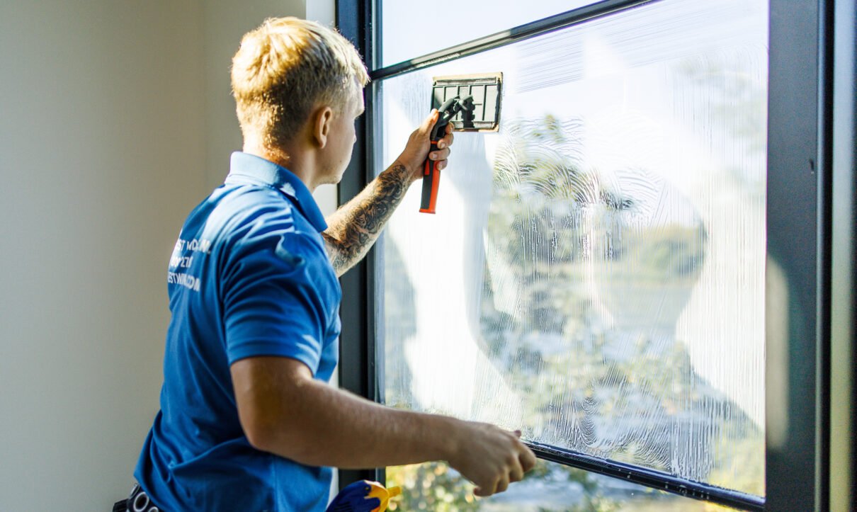 Window washing done in Skokie IL by Ernest Windows,Inc