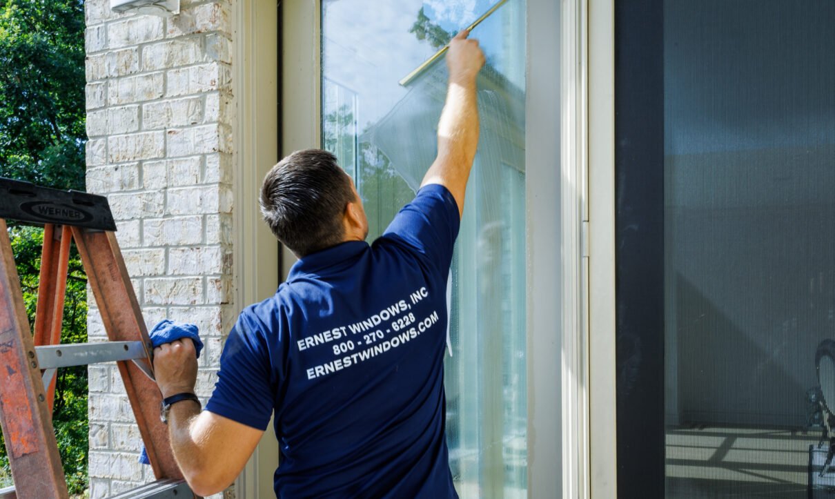 Window washing done in Niles IL by Ernest team