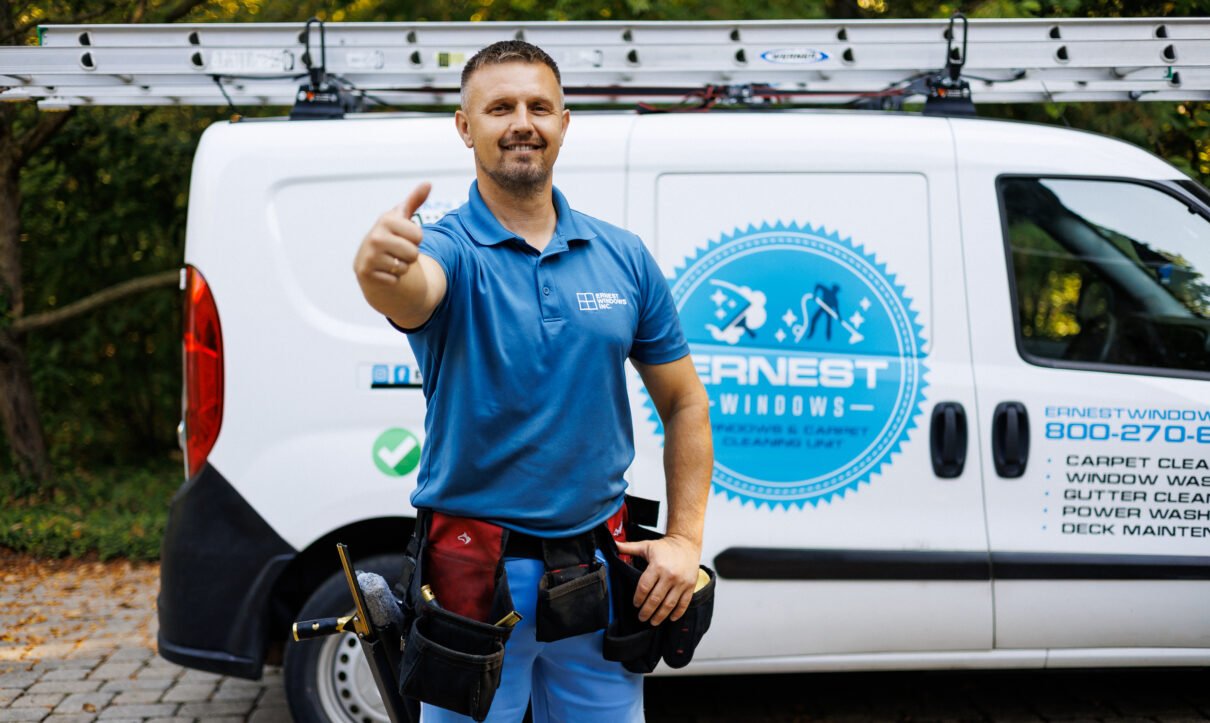 Gutter cleaning in Park Ridgr done by Ernest team