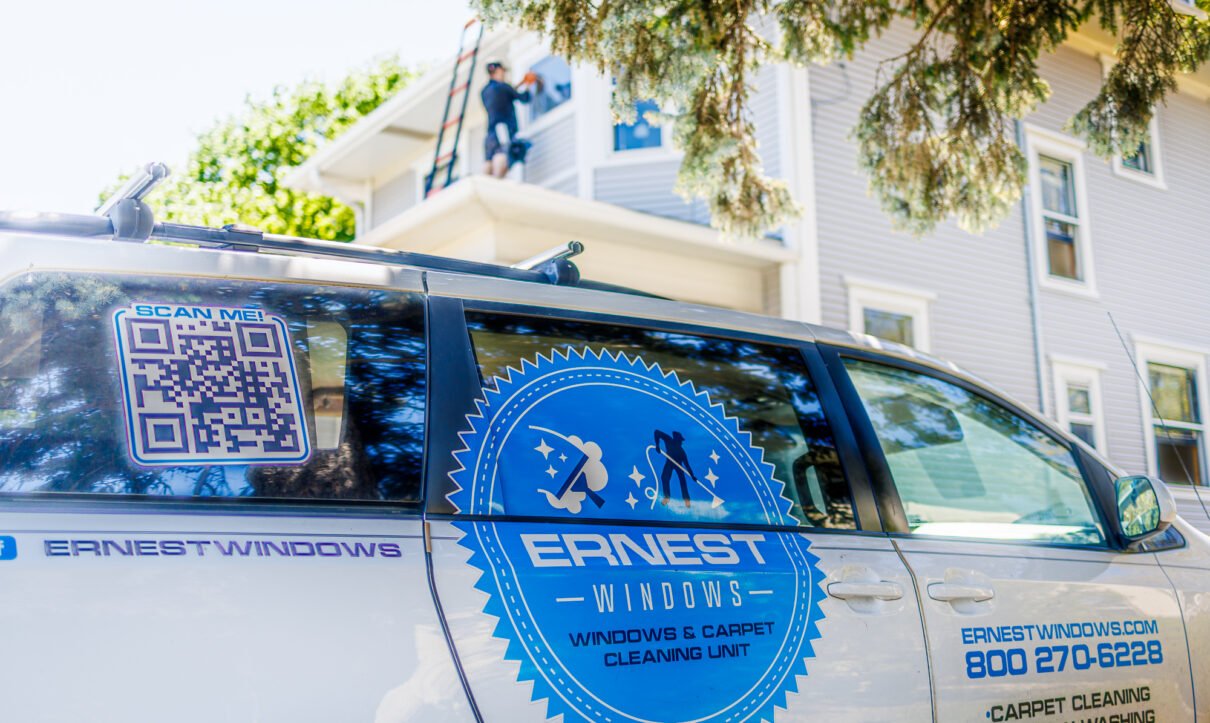 Gutter cleaning in Elmhurst done by Ernest team,serving Chicago and suburbs since 2004